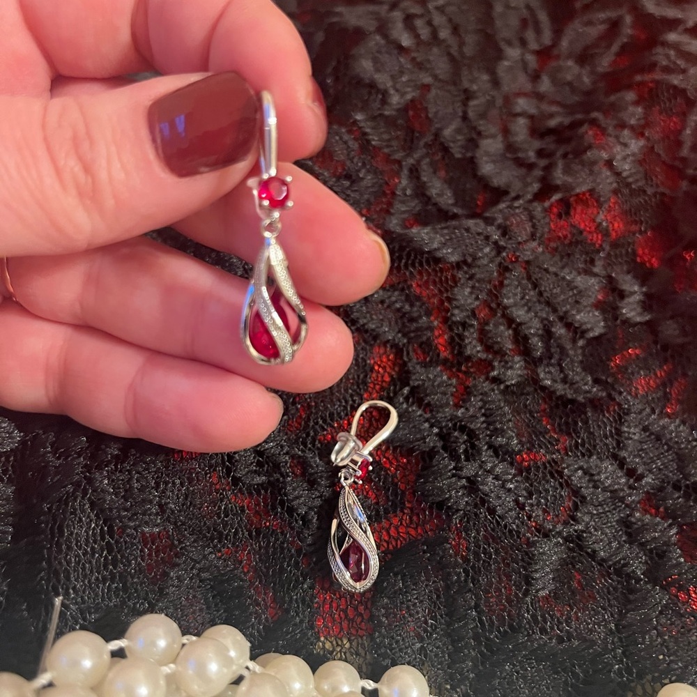 Earrings for women amazing looking with red stones - Picture 2 of 5